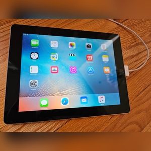 Apple iPad 3rd Gen with charger